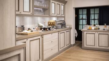 Free daily buffet breakfast