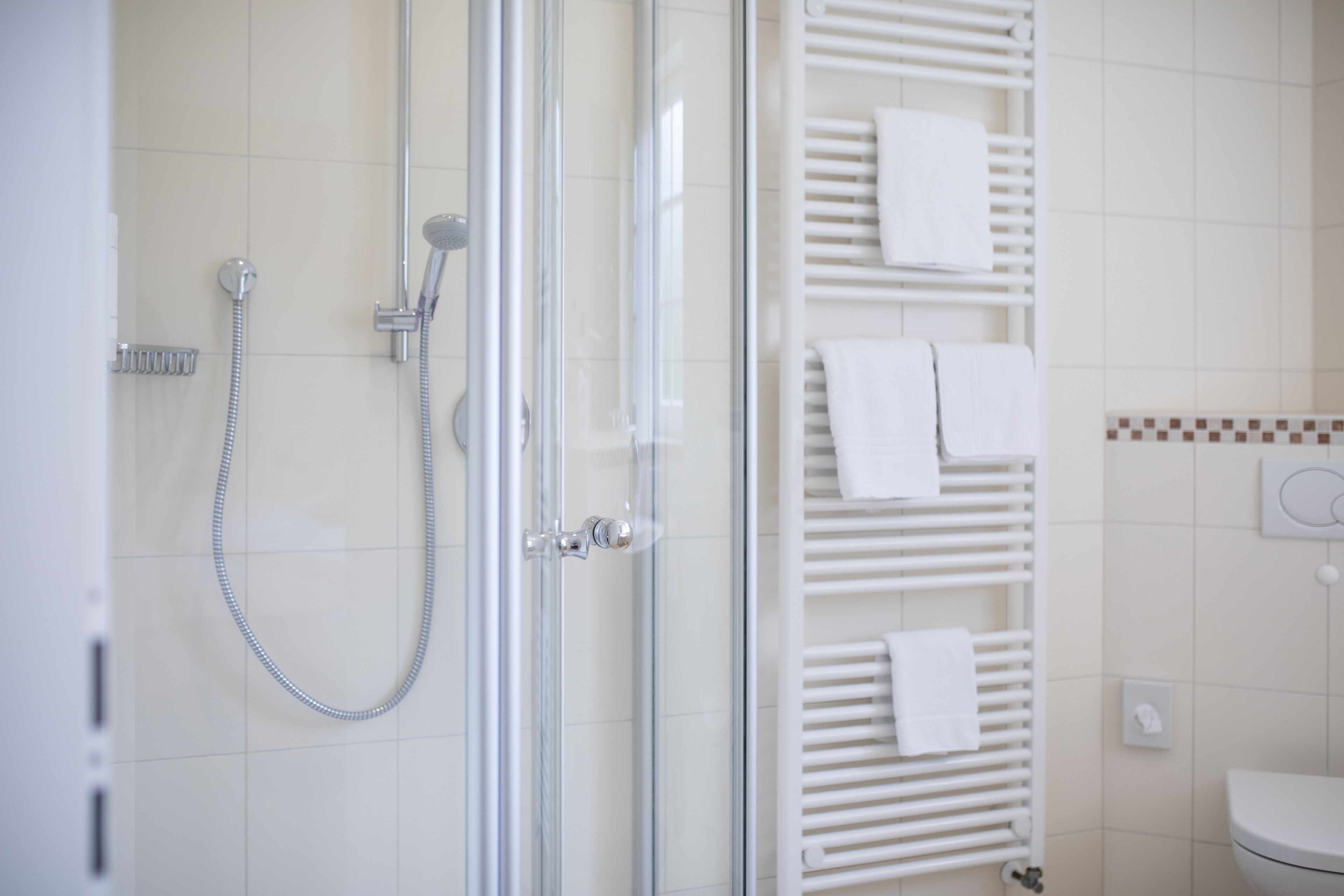 comfort double room | bathroom | shower, free toiletries, hair dryer, towels