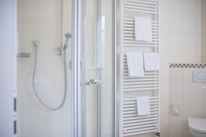 Comfort Double Room | Bathroom | Shower, free toiletries, hair dryer, towels
