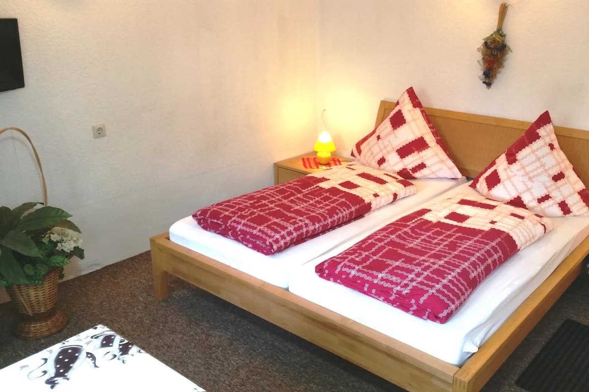 Soundproofing, free WiFi, bed sheets