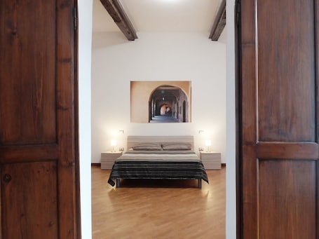 1 habitación, escritorio, wifi gratis y ropa de cama