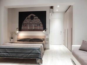 1 habitación, escritorio, wifi gratis y ropa de cama 