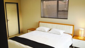 Exclusive Room (3) | Desk, iron/ironing board, cots/infant beds, free WiFi - AfricaWisa at O.R.Tambo Airport (Kempton Park)