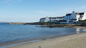 Una spiaggia nelle vicinanze