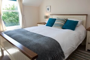 Cottage, 3 Bedrooms, Non Smoking (Sanaigmore) | Individually decorated, individually furnished, free cots/infant beds - Port Charlotte Holidays (Islay Island)