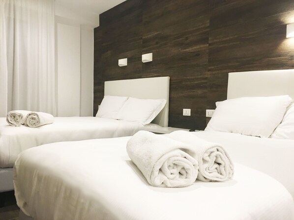 Quadruple Room | Premium bedding, minibar, in-room safe, blackout drapes - Aurum Firenze (Florence)