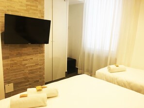 Triple Room | Premium bedding, minibar, in-room safe, blackout drapes - Aurum Firenze (Florence)