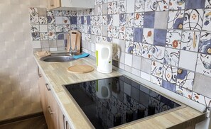 Studio | Eigene Kochnische | Großer Kühlschrank, Herdplatte, Wasserkocher