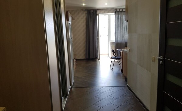 Studio | Wohnbereich | Fernseher