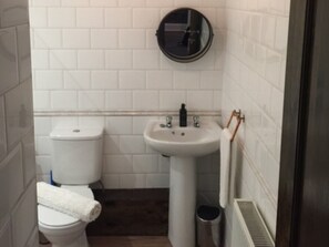 Apartment, eigenes Bad, Bergblick | Badezimmer