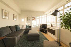 公寓, 私人浴室 | 客厅 | 40-英寸液晶电视(配备数码频道)、电视、Netflix