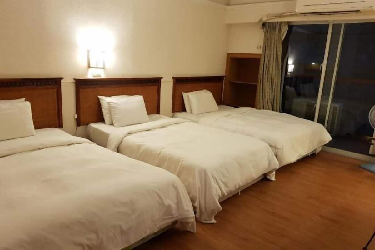Desk, blackout curtains, free WiFi