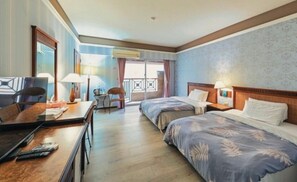 Panoramic Quadruple Room | Desk, blackout drapes, free WiFi - Huya Hotel (Taimali)