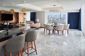 Presidential Suite, 1 King Bed, Mountain View | City view