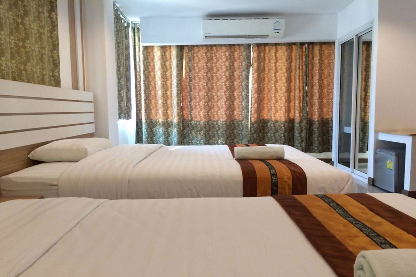 Free WiFi, bed sheets