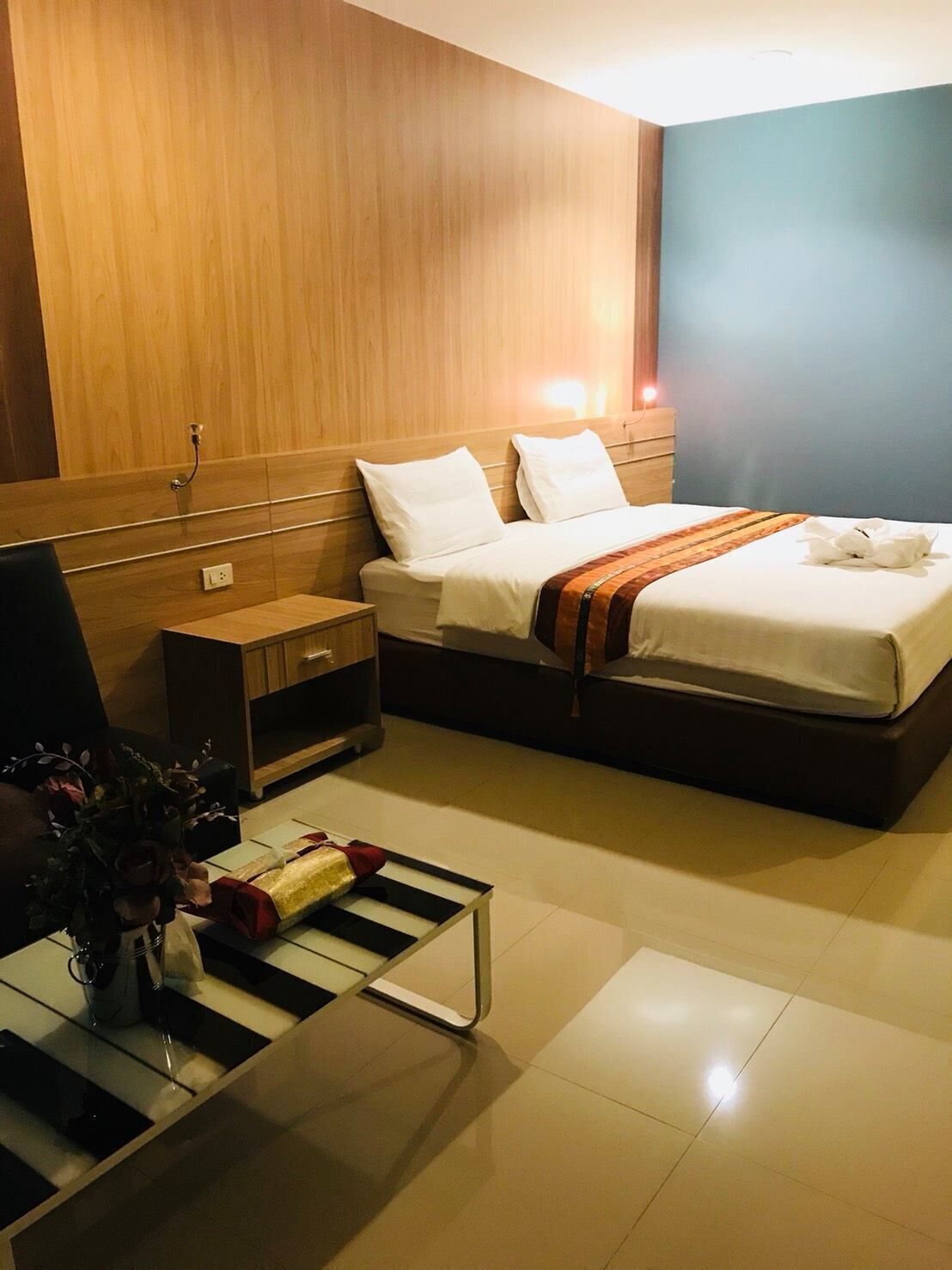 Free WiFi, bed sheets