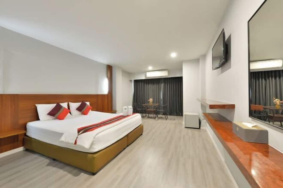Free WiFi, bed sheets