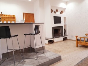 Appartamento Comfort | Cucina privata | Frigorifero con congelatore, forno, piano cottura, bollitore elettrico