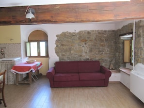 Family Studio, Non Smoking | Down duvets, blackout curtains, soundproofing, cots/infant beds - La Casa dei Mimirs (Garbagna)