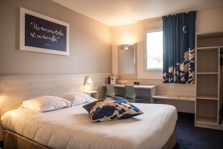 Premium bedding, desk, blackout drapes, soundproofing