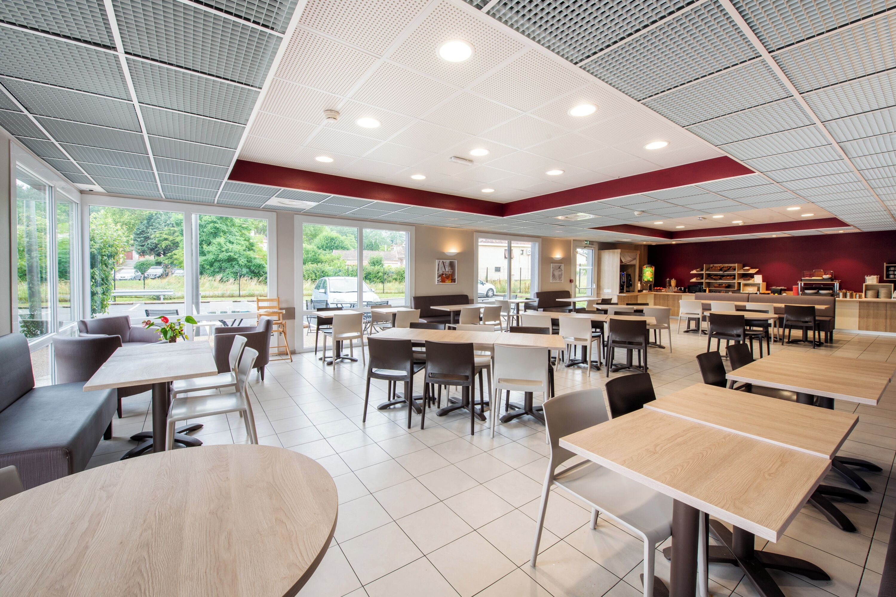 Dagelijks ontbijtbuffet (EUR 9.90 per persoon)