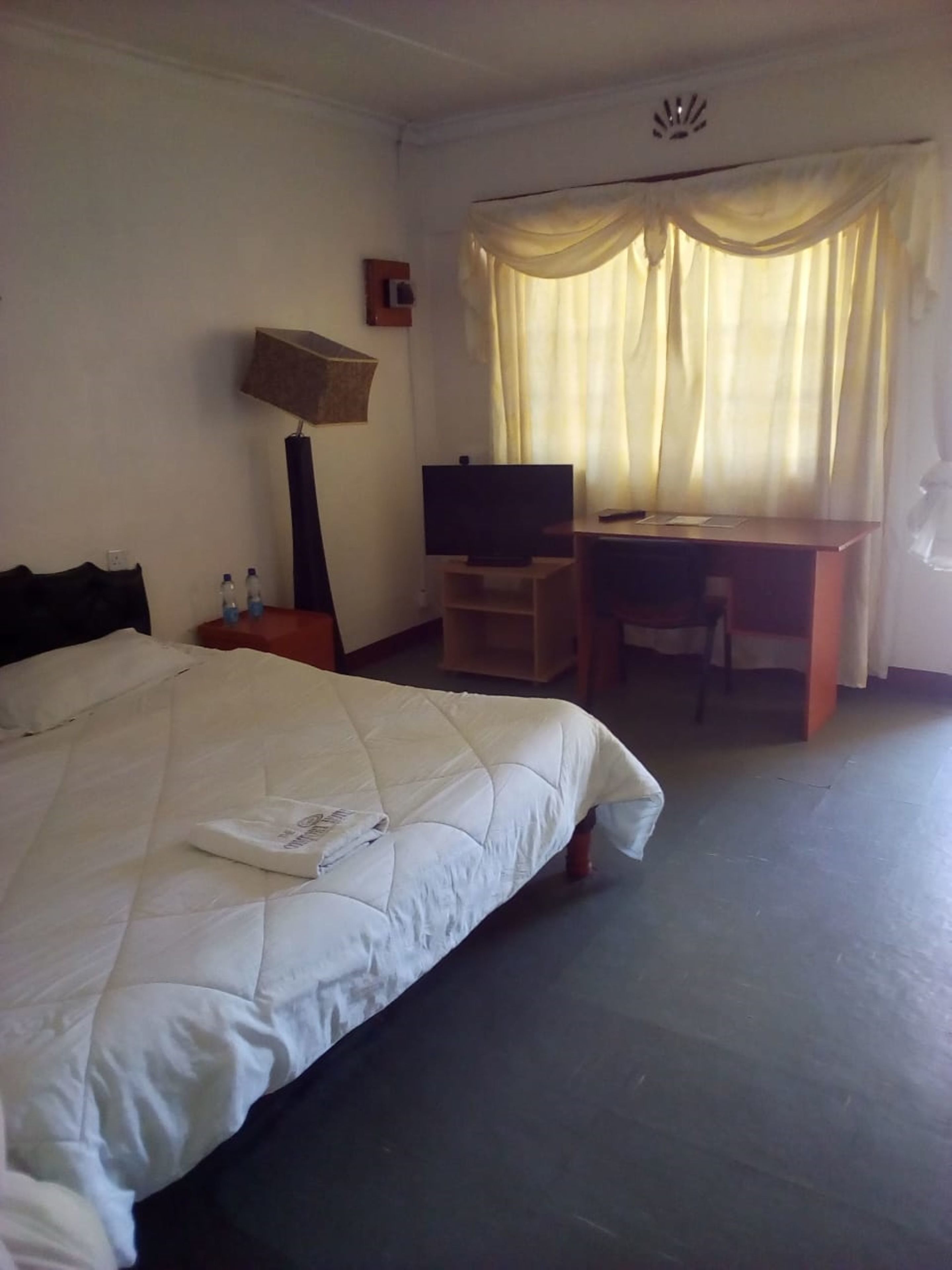 standard double room, 1 double bed | desk, iron/ironing board, free wifi, bed sheets