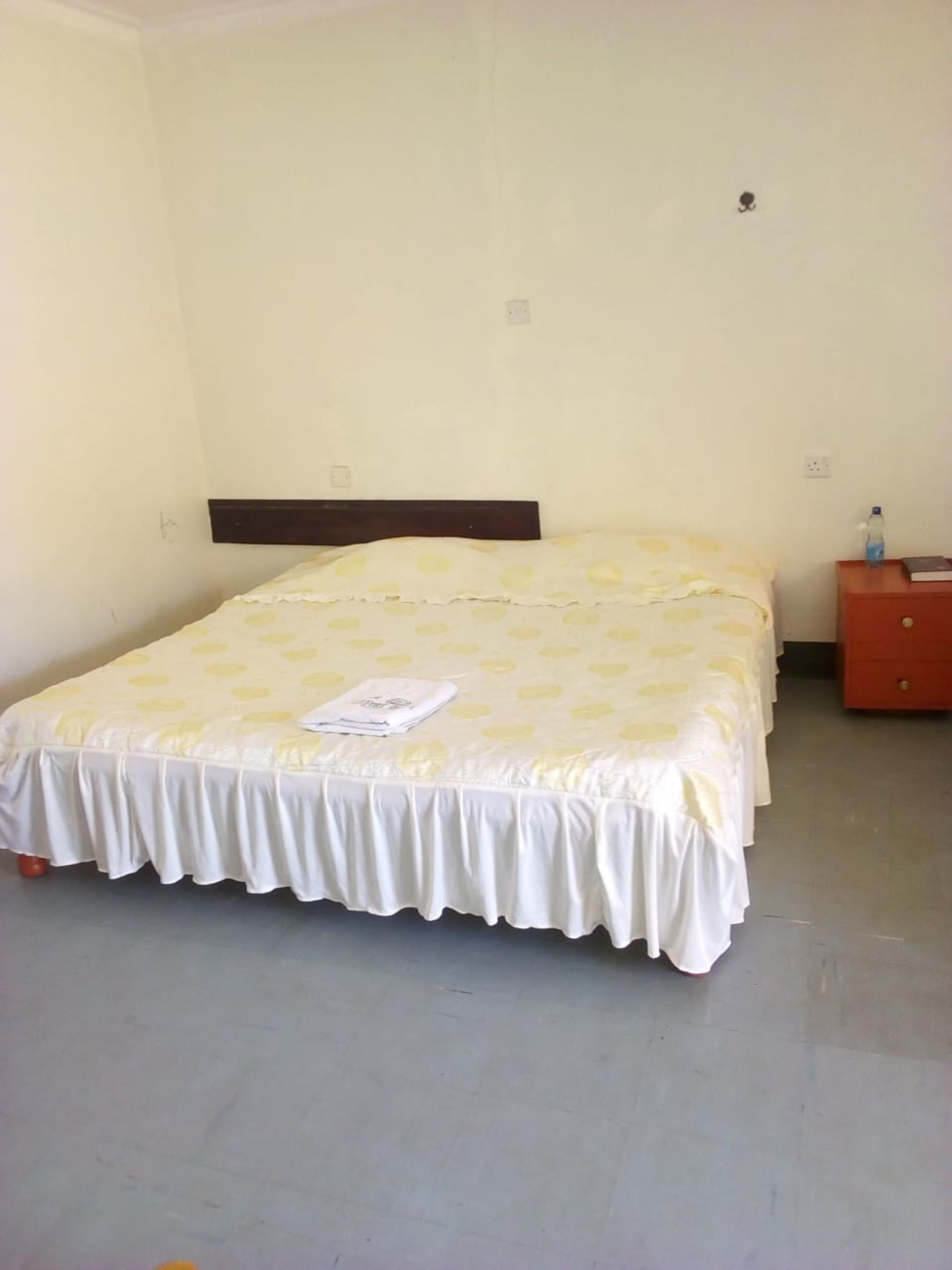 standard double room, 1 double bed | desk, iron/ironing board, free wifi, bed sheets