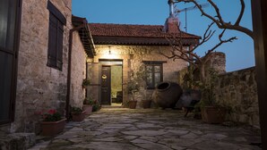 Hiên