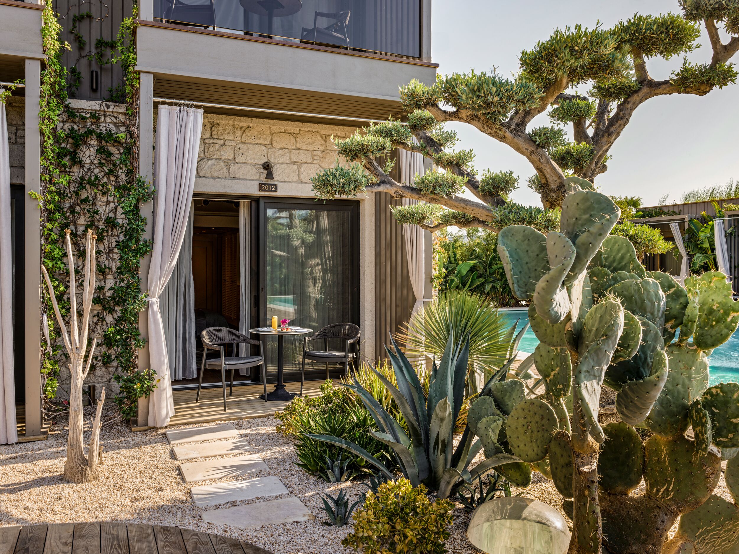 Comfort Premium Room Garden Terrace | Coin séjour | Télévision LCD de 55 pouces avec chaînes numériques, télévision, Netflix