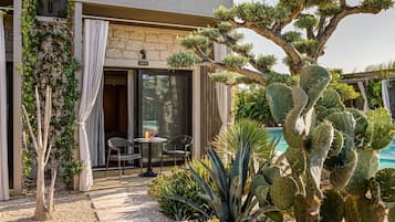 Comfort Premium Room Garden Terrace | Living area | 55-inch LCD TV with digital channels, TV, Netflix