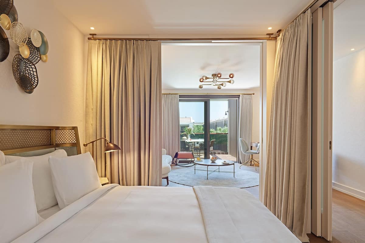 1 Bedroom Suite Pool View Terrace | 1 kamar tidur, seprai Frette Italia, dan seprai premium