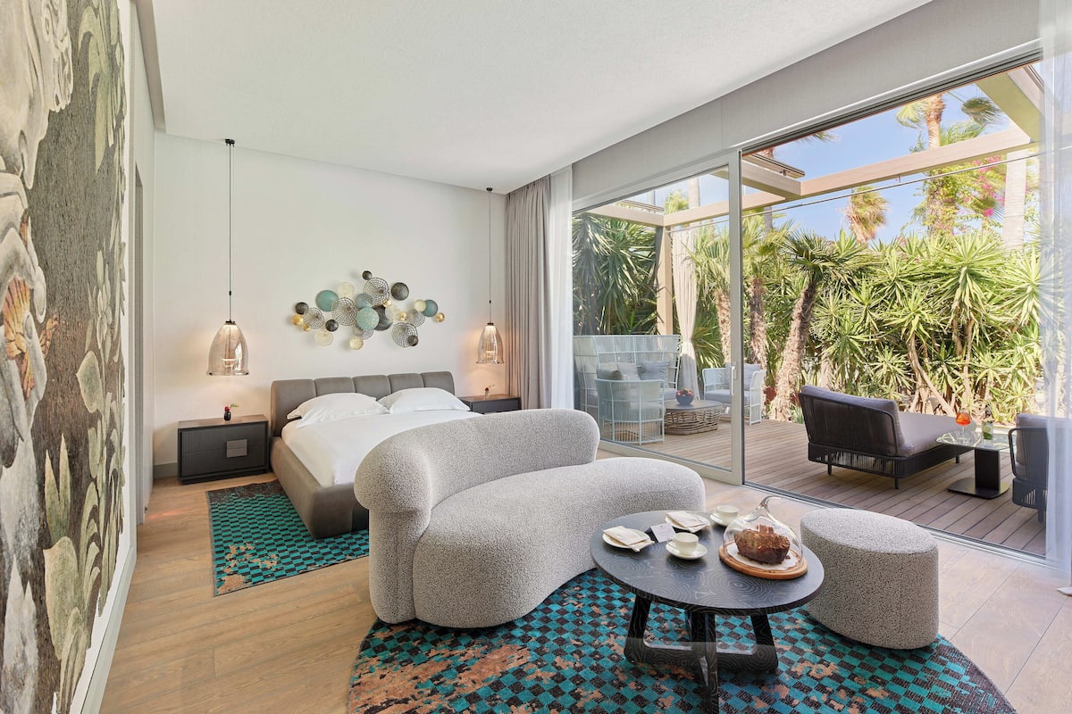 Laguna Private Grand Suite Swim Up Terrace
