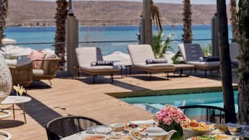 The Beach Villa | 1 室のベッドルーム、イタリアのフレッテ製シーツ、高級寝具、羽毛の掛け布団