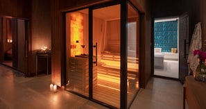 Couples treatment room(s), sauna, hot tub, steam room