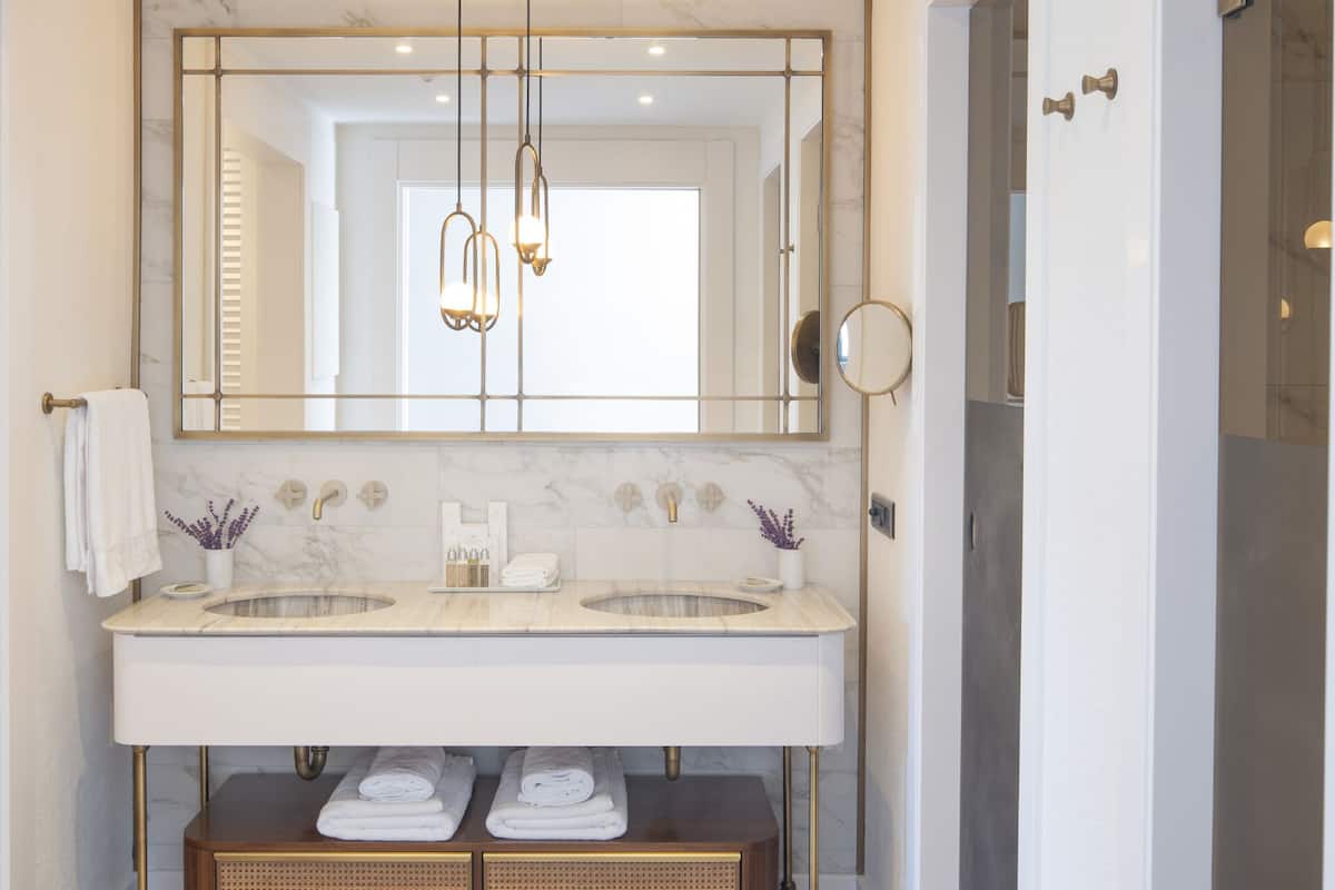 Shower, pancuran hujan, dan perlengkapan mandi desainer