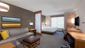 Minibar, in-room safe, desk, iron/ironing board