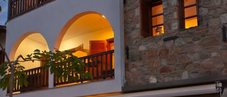 Façade de l’hébergement - soirée/nuit