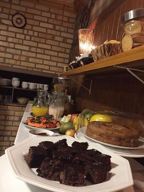 Free daily buffet breakfast - Villa Apart Hotel (Lages)