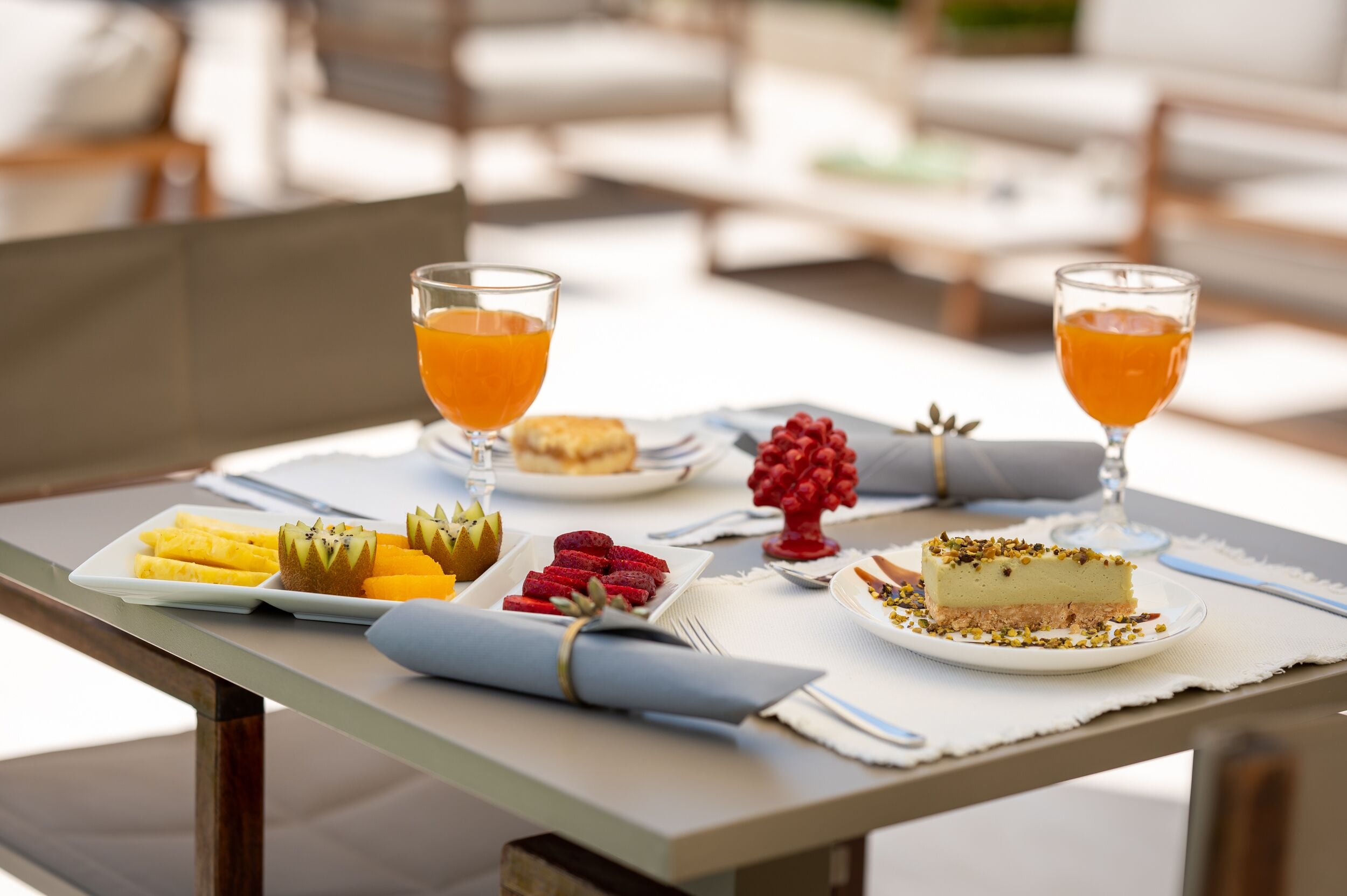 free daily full breakfast