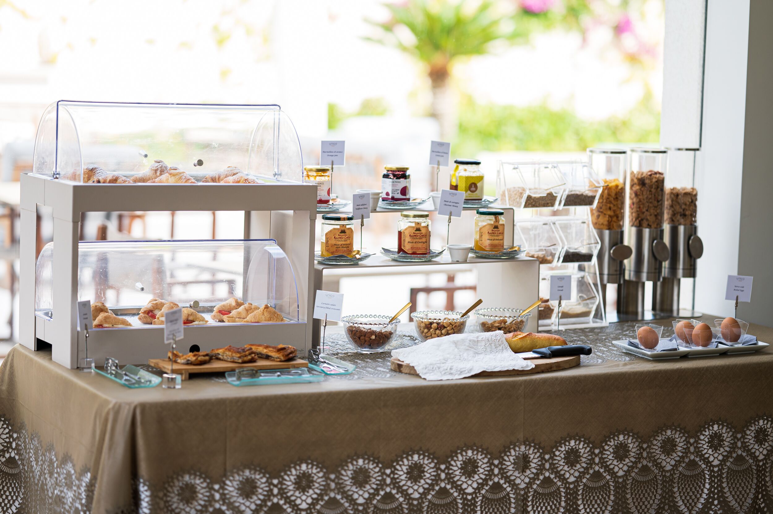 free daily full breakfast