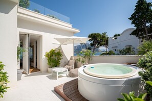Junior-Studiosuite, 1 King-Bett, Whirlpool, Meerblick | 1 Schlafzimmer, hochwertige Bettwaren, Daunenbettdecken