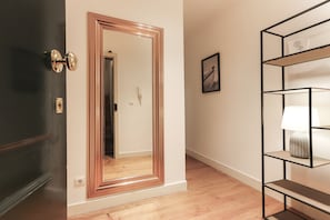Appartement, 2 chambres, 2 salles de bains | Équipements de la chambre