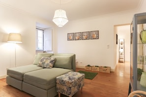 Departamento, 2 habitaciones, 2 baños | Sala de estar | Televisión LCD 