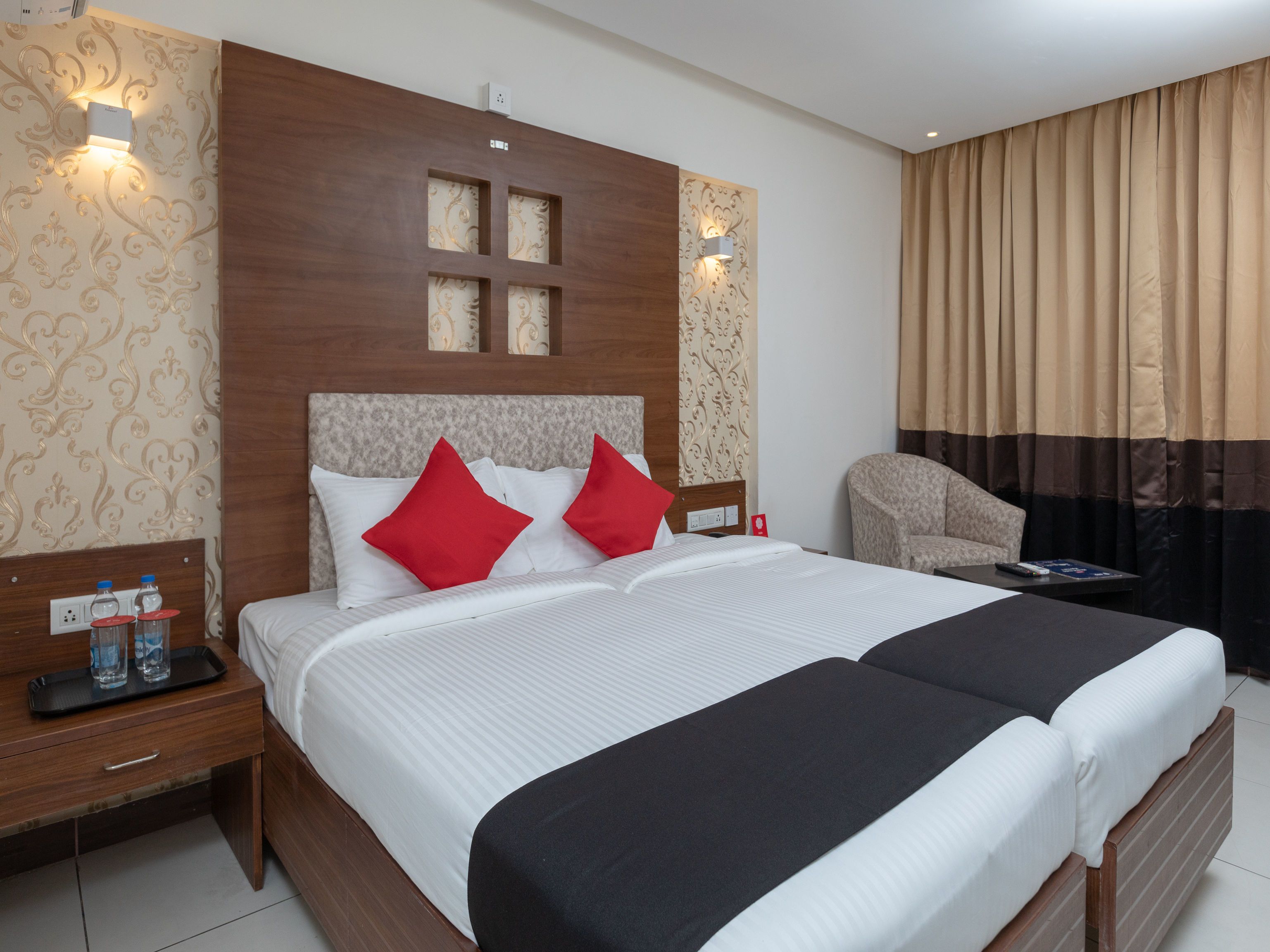 Soundproofing, free WiFi, bed sheets