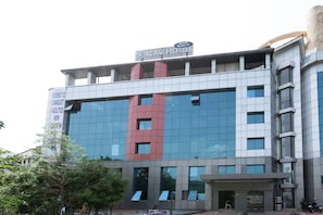 Property entrance - Capital O 16891 Klase Hotels (Chennai)