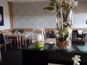 Breakfast, lunch and dinner served