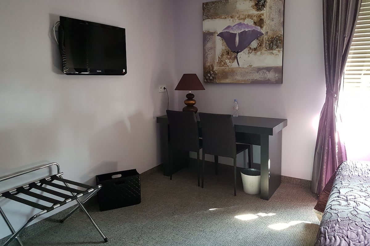 Deluxe Double Room, Non Smoking | Desk, soundproofing, WiFi (free), individually decorated