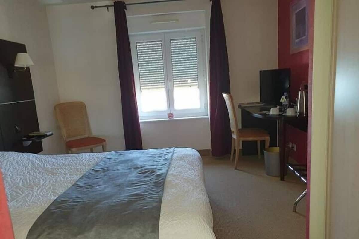 Superior Double Room, Non Smoking | Desk, soundproofing, WiFi (free), individually decorated