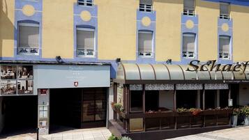 Mặt tiền nơi lưu trú