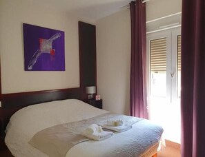 Decoración personalizada, muebles diferentes y escritorio 